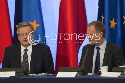  08.04.2014 WARSZAWA <br />POSIEDZENIE RADY GABINETOWEJ Z UDZIALEM PREZYDENTA RP W PALACU PREZYDENCKIM<br />N/Z PREZYDENT RP BRONISLAW KOMOROWSKI PREMIER DONALD TUSK<br /> 
