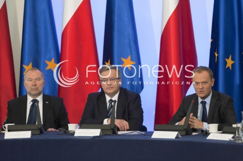  08.04.2014 WARSZAWA <br />POSIEDZENIE RADY GABINETOWEJ Z UDZIALEM PREZYDENTA RP W PALACU PREZYDENCKIM<br />N/Z JACEK MICHALOWSKI PREZYDENT RP BRONISLAW KOMOROWSKI PREMIER DONALD TUSK<br /> 