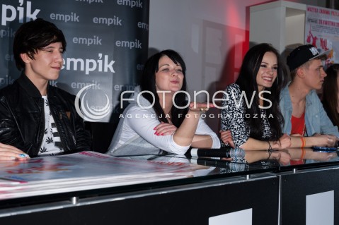  08.04.2014 WARSZAWA <br />PROMOCJA ALBUMU YOUNG STARS W EMPIKU<br />N/Z DAWID KWIATKOWSKI JULA NATALIA SZROEDER <br /> 