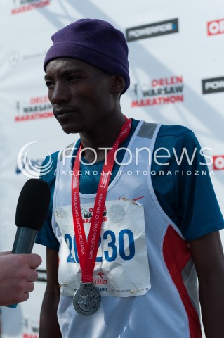  13.04.2014 WARSZAWA <br />ORLEN WARSAW MARATHON BIEG NA 10 KM<br />N/Z ZWYCIEZCA W KATEGORI MEZCZYZN MARTIN MUKULE<br /> 