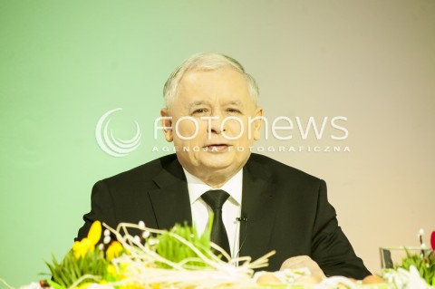  16.04.2014 WARSZAWA MALOWANIE PISANEK PRZEZ CZLONKOW PRAWA I SPRAWIEDLIWOSCI Z UDZIALEM PREZESA PIS JAROSLAWA KACZYNSKIEGO N/Z PREZES PIS JAROSLAW KACZYNSKI  