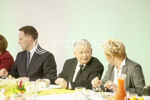  16.04.2014 WARSZAWA MALOWANIE PISANEK PRZEZ CZLONKOW PRAWA I SPRAWIEDLIWOSCI Z UDZIALEM PREZESA PIS JAROSLAWA KACZYNSKIEGO N/Z PREZES PIS JAROSLAW KACZYNSKI POSLANKA ANNA FOTYGA  