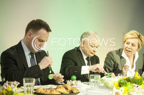  16.04.2014 WARSZAWA MALOWANIE PISANEK PRZEZ CZLONKOW PRAWA I SPRAWIEDLIWOSCI Z UDZIALEM PREZESA PIS JAROSLAWA KACZYNSKIEGO N/Z PREZES PIS JAROSLAW KACZYNSKI POSLANKA ANNA FOTYGA  