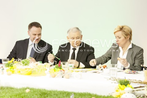  16.04.2014 WARSZAWA MALOWANIE PISANEK PRZEZ CZLONKOW PRAWA I SPRAWIEDLIWOSCI Z UDZIALEM PREZESA PIS JAROSLAWA KACZYNSKIEGO N/Z PREZES PIS JAROSLAW KACZYNSKI POSLANKA ANNA FOTYGA  