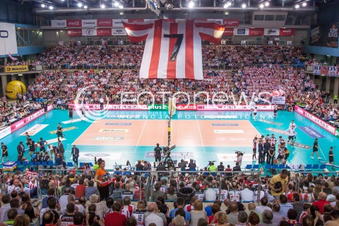  22.04.2014 RZESZOW <br />SIATKOWKA PLUS LIGA 2013/2014 MEN VOLLEYBALL POLAND POLISH PLUSLIGA LEAGUE SEASON 2013/2014 RUNDA PLAY-OFF FINAL - 1. MECZ<br />MECZ ASSECO RESOVIA - PGE SKRA BELCHATOW<br />N/Z OPRAWA DOPING SEKTOROWKA KOSZULKA ALEH ACHREM OLIEG AKHREM Z NR 7 KAPITANA ASSECO RESOVII PASIAK KIBICE KLUB KIBICA WIDOK VIEW PANORAMA HALA PODPROMIE BIALO CZERWONE<br /> 