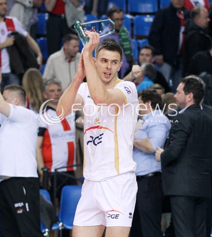  23.04.2014 RZESZOW <br />SIATKOWKA PLUS LIGA 2013/2014 MEN VOLLEYBALL POLAND POLISH PLUSLIGA LEAGUE SEASON 2013/2014 RUNDA PLAY-OFF FINAL - 2. MECZ<br />MECZ ASSECO RESOVIA - PGE SKRA BELCHATOW<br />N/Z PAUL LOTMAN STATUETKA NAJLEPSZEGO ZAWODNIKA MECZU MVP<br /> 