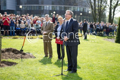  24.04.2014 LODZ WIZYTA PARY PREZYDENCKIEJ W LODZI Z OKAZJI 100 URODZIN JANA KARSKIEGO N/Z PREZYDENT BRONISLAW KOMOROWSKI SYLWETKA  
