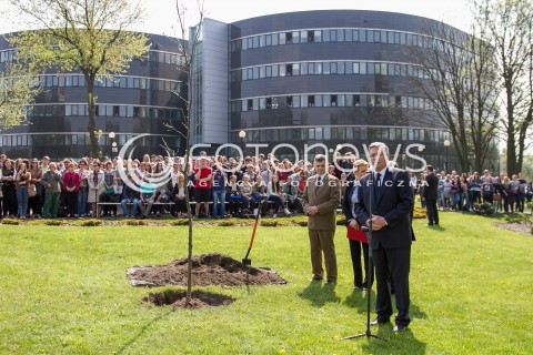  24.04.2014 LODZ WIZYTA PARY PREZYDENCKIEJ W LODZI Z OKAZJI 100 URODZIN JANA KARSKIEGO N/Z PREZYDENT BRONISLAW KOMOROWSKI SYLWETKA  