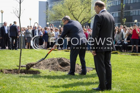  24.04.2014 LODZ WIZYTA PARY PREZYDENCKIEJ W LODZI Z OKAZJI 100 URODZIN JANA KARSKIEGO N/Z PREZYDENT BRONISLAW KOMOROWSKI SYLWETKA  