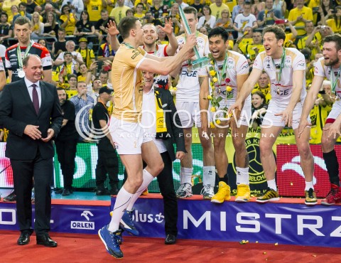  27.04.2014 BELCHATOW<br /><br />SIATKOWKA PLUS LIGA 2013/2014 MEN VOLLEYBALL POLAND POLISH PLUSLIGA LEAGUE SEASON 2013/2014 RUNDA PLAY-OFF FINAL - MECZ NR 3<br /><br />MECZ PGE SKRA BELCHATOW - ASSECO RESOVIA<br /><br />N/Z MARIUSZ WLAZLY SAMUEL TUIA STEPHANE ANTIGA PAWEL ZATORSKI ZDJECIE GRUPOWE GRUPOWKA WYGRANA ZWYCIESTWO RADOSC EMOCJE PUCHAR - PGE SKRA BELCHATOW - MISTRZ POLSKI 2014<br /><br /> 