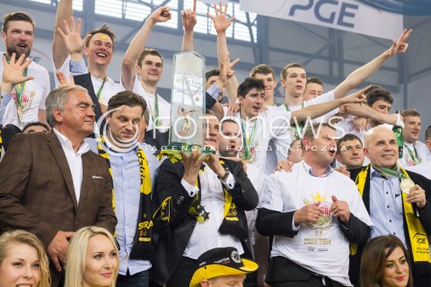 27.04.2014 BELCHATOW<br /><br />SIATKOWKA PLUS LIGA 2013/2014 MEN VOLLEYBALL POLAND POLISH PLUSLIGA LEAGUE SEASON 2013/2014 RUNDA PLAY-OFF FINAL - MECZ NR 3<br /><br />MECZ PGE SKRA BELCHATOW - ASSECO RESOVIA<br /><br />N/Z MIROSLAW PRZEDPELSKI KONRAD PIECHOCKI NICOLAS URIARTE KAROL KLOS ZDJECIE GRUPOWE GRUPOWKA WYGRANA ZWYCIESTWO RADOSC EMOCJE PUCHAR - PGE SKRA BELCHATOW - MISTRZ POLSKI 2014<br /><br /> 