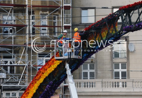  28.04.2014 WARSZAWA<br />INSTALACJA TECZY NA PLACU ZBAWICIELA<br />N/Z TECZA<br /> 