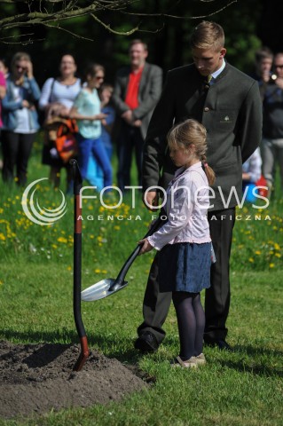  01.05.2014 WARSZAWA <br />PIKNIK EUROPEJSKI W LAZIENKACH KROLEWSKICH<br />N/Z DZIECKO  <br /> 