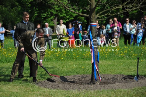  01.05.2014 WARSZAWA <br />PIKNIK EUROPEJSKI W LAZIENKACH KROLEWSKICH<br />N/Z DYREKTOR GENERALNY LASOW PANSTWOWYCH ADAM WASIAK  <br /> 