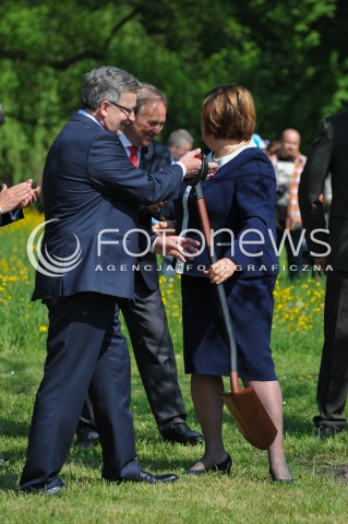  01.05.2014 WARSZAWA <br />PIKNIK EUROPEJSKI W LAZIENKACH KROLEWSKICH<br />N/Z PREZYDENT RP BRONISLAW KOMOROWSKI ANNA KOMOROWSKA   <br /> 
