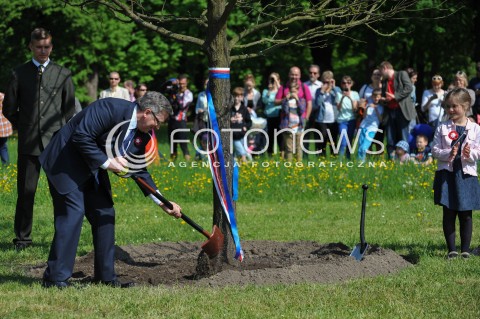  01.05.2014 WARSZAWA <br />PIKNIK EUROPEJSKI W LAZIENKACH KROLEWSKICH<br />N/Z PREZYDENT RP BRONISLAW KOMOROWSKI  <br /> 