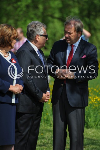  01.05.2014 WARSZAWA <br />PIKNIK EUROPEJSKI W LAZIENKACH KROLEWSKICH<br />N/Z ANNA KOMOROWSKA BYLY PREZYDENT RP ALEKSANDER KWASNIEWSKI   <br /> 