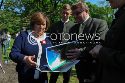  01.05.2014 WARSZAWA <br />PIKNIK EUROPEJSKI W LAZIENKACH KROLEWSKICH<br />N/Z ANNA KOMOROWSKA   <br /> 