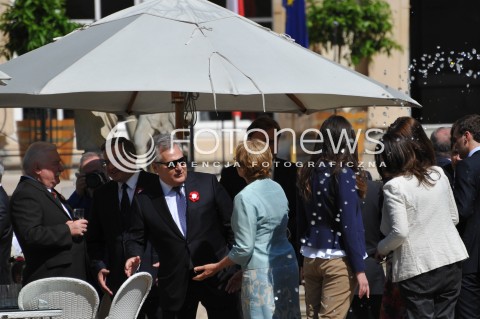  01.05.2014 WARSZAWA <br />PIKNIK EUROPEJSKI W LAZIENKACH KROLEWSKICH<br />N/Z BYLY PREZYDENT RP ALEKSANDER KWASNIEWSKI LECH WALESA PREZYDENT RP BRONISLAW KOMOROWSKI  <br /> 