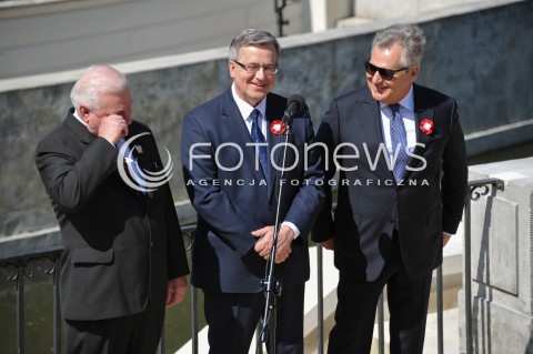  01.05.2014 WARSZAWA <br />PIKNIK EUROPEJSKI W LAZIENKACH KROLEWSKICH<br />N/Z BYLY PREZYDENT RP LECH WALESA ALEKSANDER KWASNIEWSKI PREZYDENT RP BRONISLAW KOMOROWSKI  <br /> 