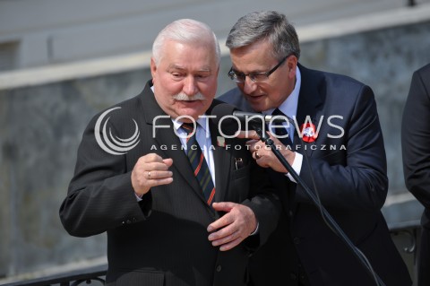  01.05.2014 WARSZAWA <br />PIKNIK EUROPEJSKI W LAZIENKACH KROLEWSKICH<br />N/Z BYLY PREZYDENT RP LECH WALESA PREZYDENT RP BRONISLAW KOMOROWSKI  <br /> 