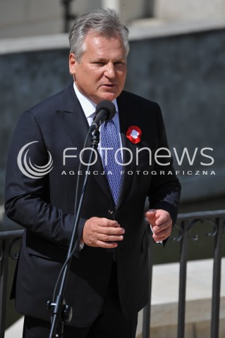  01.05.2014 WARSZAWA <br />PIKNIK EUROPEJSKI W LAZIENKACH KROLEWSKICH<br />N/Z BYLY PREZYDENT RP ALEKSANDER KWASNIEWSKI  <br /> 