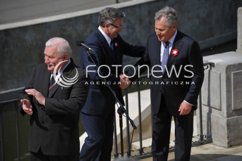  01.05.2014 WARSZAWA <br />PIKNIK EUROPEJSKI W LAZIENKACH KROLEWSKICH<br />N/Z BYLY PREZYDENT RP LECH WALESA ALEKSANDER KWASNIEWSKI PREZYDENT RP BRONISLAW KOMOROWSKI  <br /> 