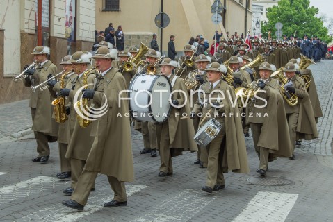  03.05.2014 RZESZOW <br />UROCZYSTOSCI PATRIOTYCZNE Z OKAZJI SWIETA 3 MAJA W RZESZOWIE<br />N/Z ZOLNIERZE ORKIESTRA PODCHALANCZYCY<br /> 