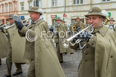  03.05.2014 RZESZOW <br />UROCZYSTOSCI PATRIOTYCZNE Z OKAZJI SWIETA 3 MAJA W RZESZOWIE<br />N/Z ZOLNIERZE ORKIESTRA ZOLNIERZ TRABKA PODCHALANCZYCY<br /> 