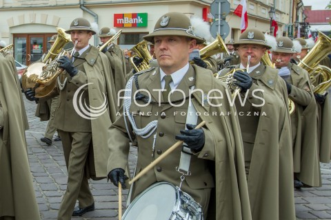  03.05.2014 RZESZOW <br />UROCZYSTOSCI PATRIOTYCZNE Z OKAZJI SWIETA 3 MAJA W RZESZOWIE<br />N/Z ZOLNIERZE ORKIESTRA ZOLNIERZ BEBEN PODCHALANCZYCY<br /> 