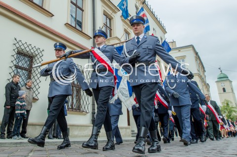  03.05.2014 RZESZOW <br />UROCZYSTOSCI PATRIOTYCZNE Z OKAZJI SWIETA 3 MAJA W RZESZOWIE<br />N/Z POLICJA POLICJANCI SZTANDAR POCZET SZTANDAROWY<br /> 