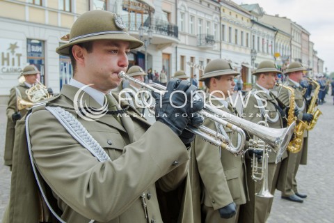  03.05.2014 RZESZOW <br />UROCZYSTOSCI PATRIOTYCZNE Z OKAZJI SWIETA 3 MAJA W RZESZOWIE<br />N/Z ZOLNIERZE ORKIESTRA ZOLNIERZ TRABKA<br /> 