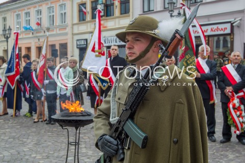  03.05.2014 RZESZOW <br />UROCZYSTOSCI PATRIOTYCZNE Z OKAZJI SWIETA 3 MAJA W RZESZOWIE<br />N/Z ZOLNIERZ KARABIN OGIEN ZDJECIE ILUSTRACYJNE PODCHALANCZYK<br /> 