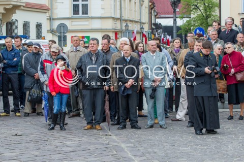  03.05.2014 RZESZOW <br />UROCZYSTOSCI PATRIOTYCZNE Z OKAZJI SWIETA 3 MAJA W RZESZOWIE<br />N/Z LUDZIE<br /> 