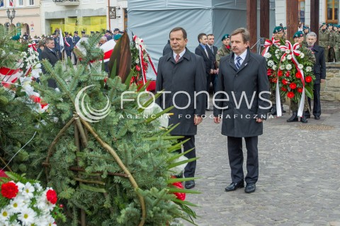  03.05.2014 RZESZOW <br />UROCZYSTOSCI PATRIOTYCZNE Z OKAZJI SWIETA 3 MAJA W RZESZOWIE<br />N/Z POMNIK TADEUSZA KOSCIUSZKI NA RZESZOWSKIM RYNKU WLADYSLAW ORTYL WOJCIECH BUCZAK<br /> 