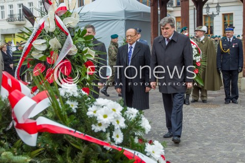  03.05.2014 RZESZOW <br />UROCZYSTOSCI PATRIOTYCZNE Z OKAZJI SWIETA 3 MAJA W RZESZOWIE<br />N/Z POMNIK TADEUSZA KOSCIUSZKI NA RZESZOWSKIM RYNKU TADEUSZ FERENC HENRYK WOLICKI<br /> 