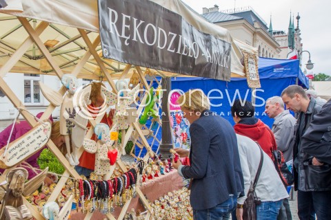  03.05.2014 RZESZOW <br />SWIETO PANIAGI - ULICY 3 MAJA W RZESZOWIE<br />N/Z ULICA 3 MAJA BAZARY KIERMASZ KIERMASZE LUDZIE<br /> 