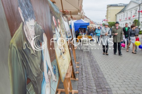  03.05.2014 RZESZOW <br />SWIETO PANIAGI - ULICY 3 MAJA W RZESZOWIE<br />N/Z ULICA 3 MAJA BAZARY KIERMASZ KIERMASZE LUDZIE<br /> 