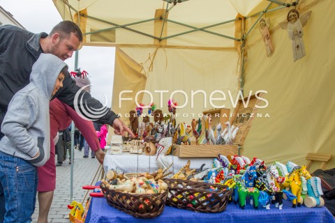  03.05.2014 RZESZOW <br />SWIETO PANIAGI - ULICY 3 MAJA W RZESZOWIE<br />N/Z ULICA 3 MAJA BAZARY KIERMASZ KIERMASZE LUDZIE<br /> 