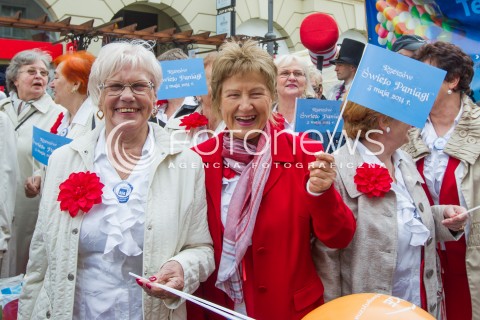  03.05.2014 RZESZOW <br />SWIETO PANIAGI - ULICY 3 MAJA W RZESZOWIE<br />N/Z ULICA 3 MAJA BAZARY KIERMASZ KIERMASZE LUDZIE<br /> 