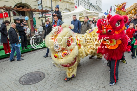  03.05.2014 RZESZOW <br />SWIETO PANIAGI - ULICY 3 MAJA W RZESZOWIE<br />N/Z ULICA 3 MAJA BAZARY KIERMASZ KIERMASZE LUDZIE SMOK POTWOR<br /> 