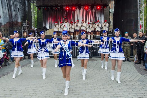  03.05.2014 RZESZOW <br />SWIETO PANIAGI - ULICY 3 MAJA W RZESZOWIE<br />N/Z ULICA 3 MAJA BAZARY KIERMASZ KIERMASZE LUDZIE<br /> 