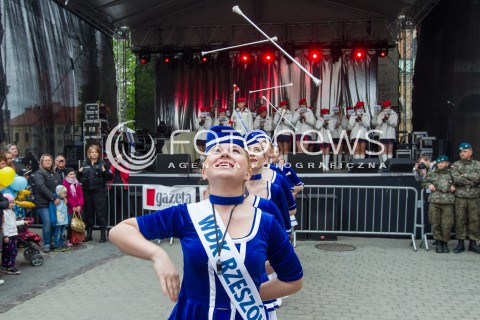  03.05.2014 RZESZOW <br />SWIETO PANIAGI - ULICY 3 MAJA W RZESZOWIE<br />N/Z ULICA 3 MAJA BAZARY KIERMASZ KIERMASZE LUDZIE<br /> 