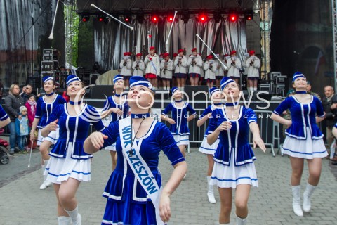  03.05.2014 RZESZOW <br />SWIETO PANIAGI - ULICY 3 MAJA W RZESZOWIE<br />N/Z ULICA 3 MAJA BAZARY KIERMASZ KIERMASZE LUDZIE<br /> 