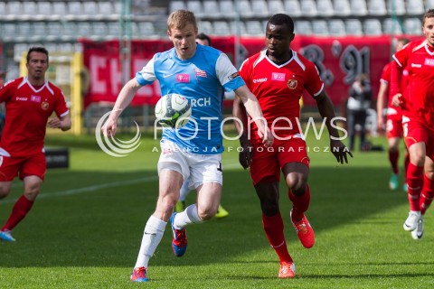  04.05.2014 LODZ <br />
PILKA NOZNA POLSKA POLISH T-MOBILE EKSTRAKLASA GRUPA SPADKOWA SEZON SEASON 2013/2014 FOOTBALL WIDZEW LODZ - CRACOVIA KRAKOW<br />
N/Z DAWID NOWAK PRINCEWILL OKACHI<br />
 