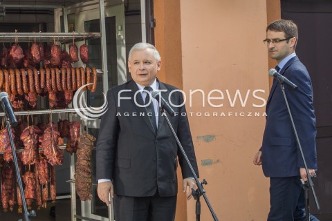  05.05.2014 DEBICA <br />WIZYTA PREZESA PIS JAROSLAWA KACZYNSKIEGO NA PODKARPACIU<br />WIZYTA W ZAKLADACH MIESNYCH ROBERT ZABEK I DEGUSTACJA WYROBOW MIESNYCH<br />N/Z JAROSLAW KACZYNSKI TOMASZ POREBA<br /> 