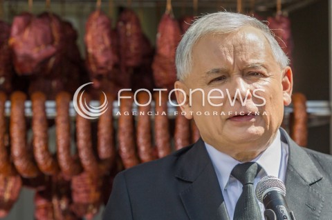  05.05.2014 DEBICA <br />WIZYTA PREZESA PIS JAROSLAWA KACZYNSKIEGO NA PODKARPACIU<br />WIZYTA W ZAKLADACH MIESNYCH ROBERT ZABEK I DEGUSTACJA WYROBOW MIESNYCH<br />N/Z JAROSLAW KACZYNSKI <br /> 