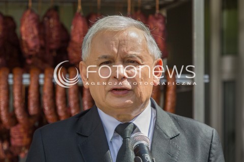  05.05.2014 DEBICA <br />WIZYTA PREZESA PIS JAROSLAWA KACZYNSKIEGO NA PODKARPACIU<br />WIZYTA W ZAKLADACH MIESNYCH ROBERT ZABEK I DEGUSTACJA WYROBOW MIESNYCH<br />N/Z JAROSLAW KACZYNSKI <br /> 