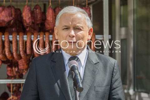  05.05.2014 DEBICA <br />WIZYTA PREZESA PIS JAROSLAWA KACZYNSKIEGO NA PODKARPACIU<br />WIZYTA W ZAKLADACH MIESNYCH ROBERT ZABEK I DEGUSTACJA WYROBOW MIESNYCH<br />N/Z JAROSLAW KACZYNSKI <br /> 