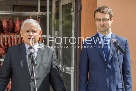  05.05.2014 DEBICA <br />WIZYTA PREZESA PIS JAROSLAWA KACZYNSKIEGO NA PODKARPACIU<br />WIZYTA W ZAKLADACH MIESNYCH ROBERT ZABEK I DEGUSTACJA WYROBOW MIESNYCH<br />N/Z JAROSLAW KACZYNSKI TOMASZ POREBA<br /> 